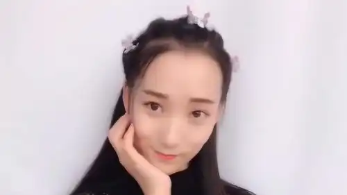 适合穿小裙裙的仙女系发型来咯,好看的披肩发尽显气质
