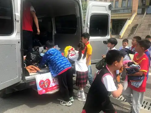 衣旧情深,让爱前行
