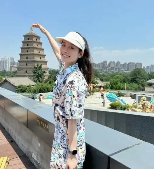 工作室回应范丞丞恋情,避重就轻态度含糊,周洁琼火速撇清关系
