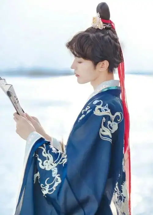 好看的古风真人美男壁纸
