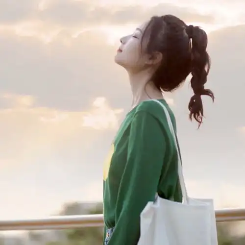 ins神仙女生头像
