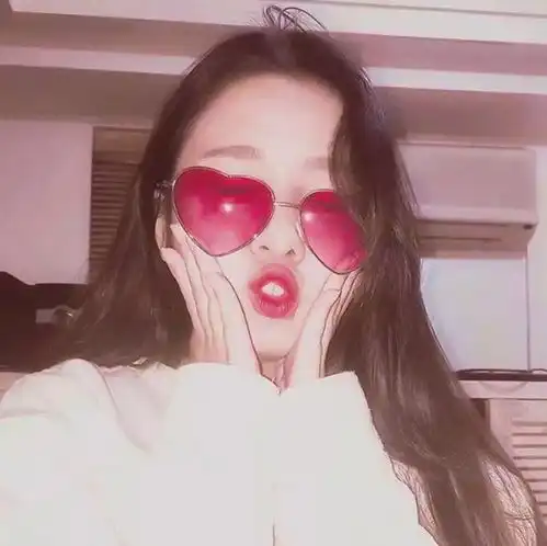 女生头像先说爱的人先不爱
