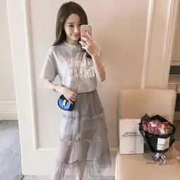 随性时髦的休闲风连衣裙,简约大方
