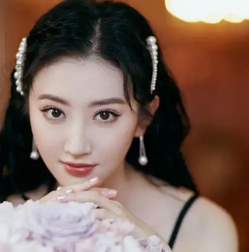 女星远离粗黑平眉能有多美,景甜细眉美到心惊,杨紫拥有古典感
