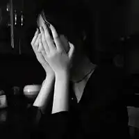 黑夜里的伤感黑白男女头像伤感忧伤
