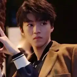 tfboys拍照技术王俊凯角度奇特,千玺很直男,王源显脸大
