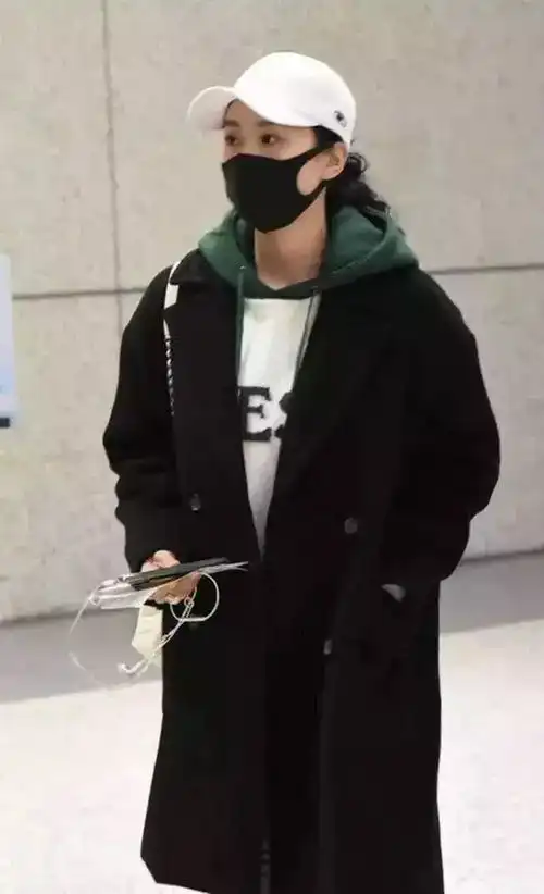 倪妮初级装穿出高级感明星卫衣内搭法
