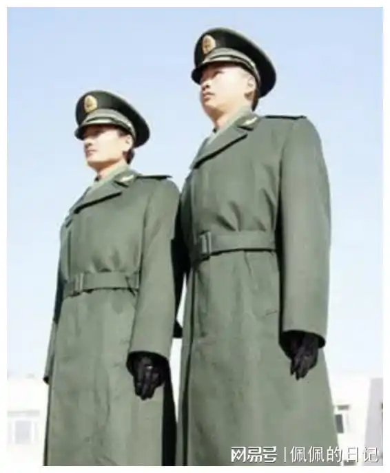 武汉街头,为什么,看不到穿军大衣的年轻人
