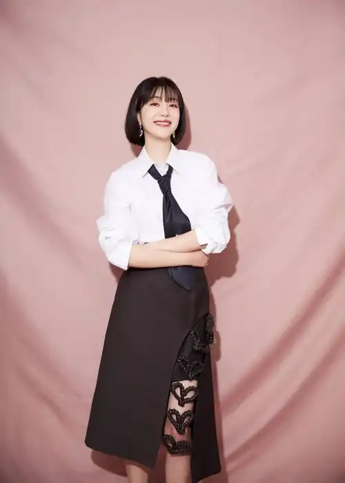 曾被预测会成为流量女星,如今却开始出演甜宠剧,她真的有点可惜
