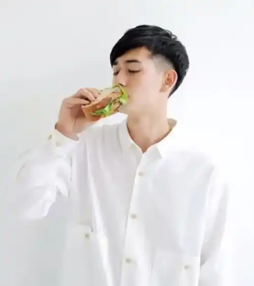 满足了女生对男友所有幻想的浅野启介,好想学他的穿搭术
