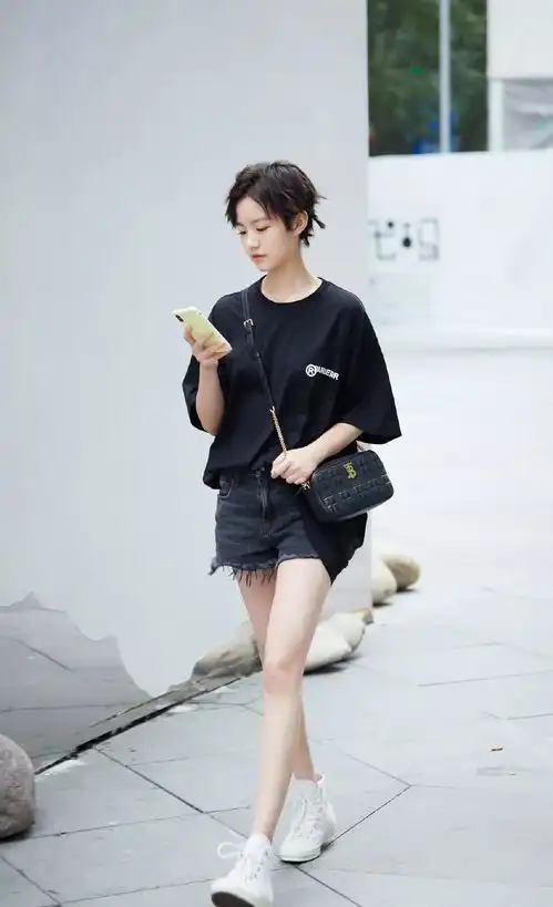出生就是白富美,15岁时被徐静蕾力捧,今她终凭小欢喜出圈

