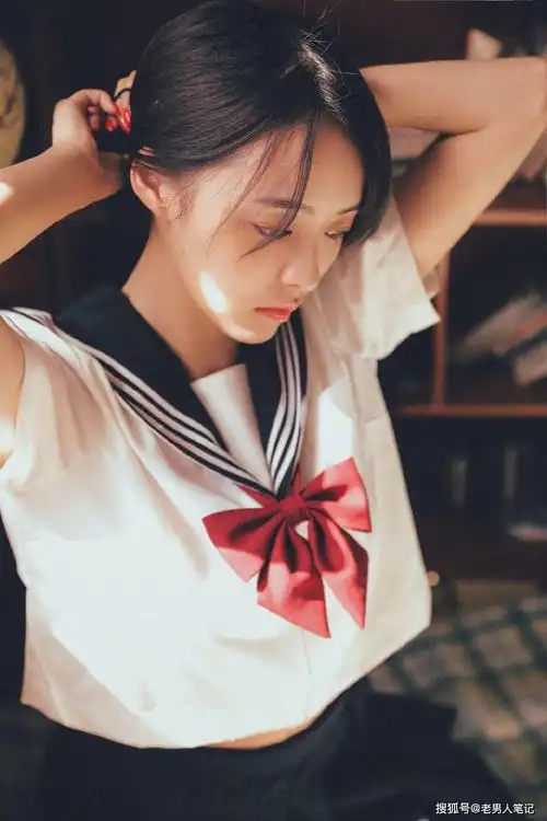 余心恬百变造型图集分享,非典型猫系氧气女孩,个性不被定义
