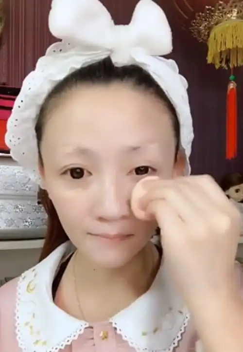 小姐姐仿妆憨豆先生,开始模仿不来的经典,看到最后是个高手

