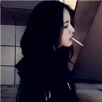个性抽烟女生头像,抽的是心情,是回忆
