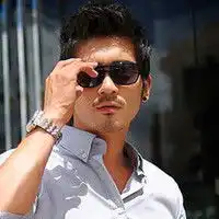 小胡子男生头像,成熟稳定戴眼镜小胡子的男人
