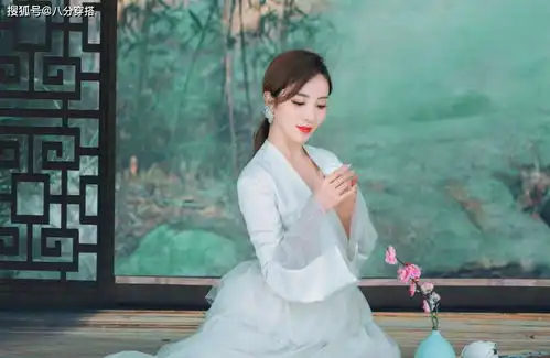 又被李思思惊艳白色薄纱连衣裙配腰封温婉灵动,手拿团扇太娇羞
