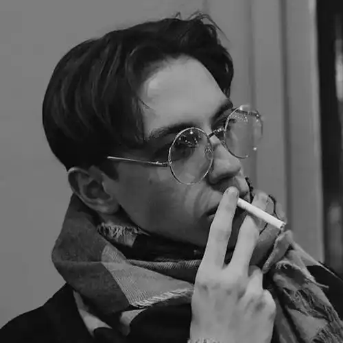 头像我曾喜欢你笨拙而热烈一无所有又倾尽所有
