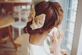 酷我我们结婚吧好吧吧飞舞在身上的蝴蝶结
