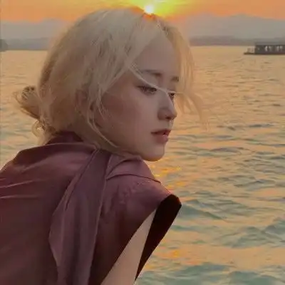 ins高级女生头像
