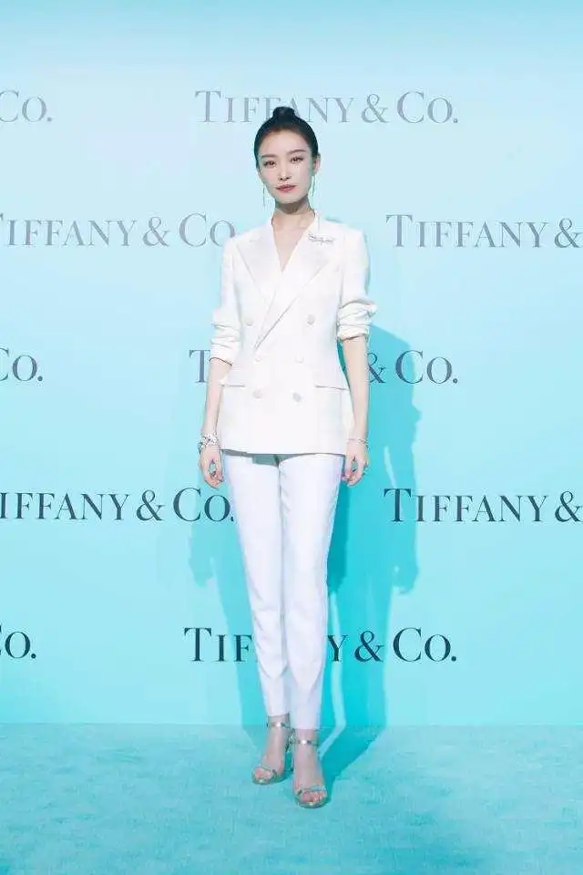 倪妮不仅私服好看,穿上礼服的她更是惊艳动人,气质好到爆

