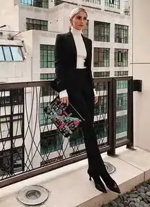 同色系穿搭,自带高级感,到底怎么玩
