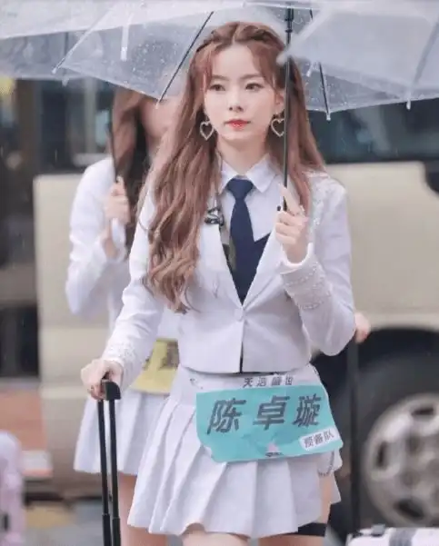 硬糖少女303出道,陈卓璇居然是最圈粉的一心一意搞爱豆事业
