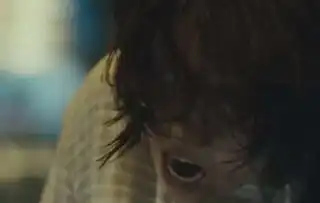 釜山行丧尸女孩究竟怎么感染的看到这个镜头,明白了导演想法
