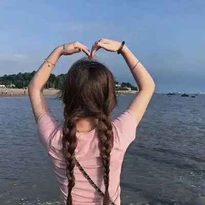qq头像2019年女背影迷上你的背景飘飘长发
