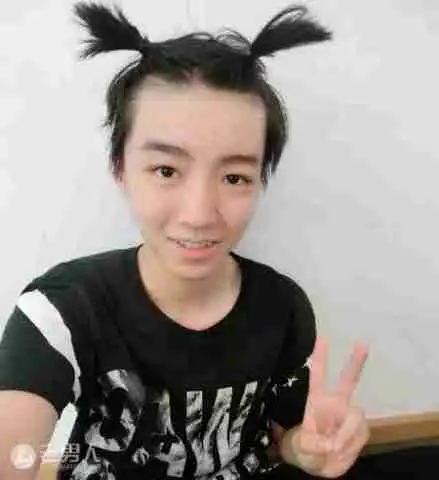当男明星们扎起了小辫蔡徐坤最霸气,吴磊很日系,最扶王俊凯
