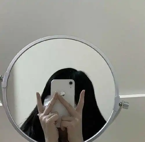 白色背景图简约爱是温柔着陆的床而不是角度尖酸的刻薄和让人避之不及的
