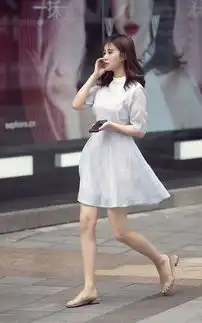 重庆街拍,穿上甜美的裙子,轻盈飘逸灵动感
