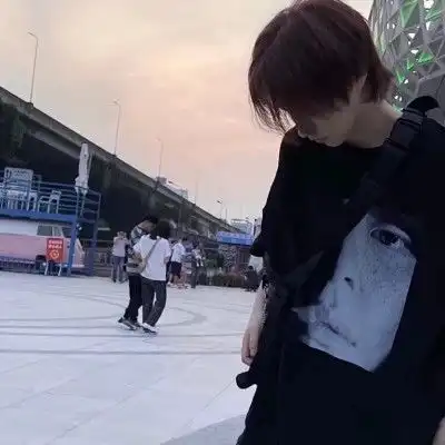 ins高冷酷的男生头像
