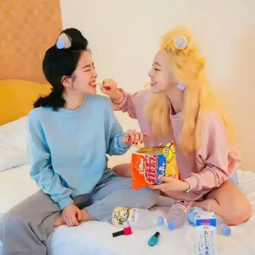 为什么每次和闺蜜拍照,要拍很久才满意
