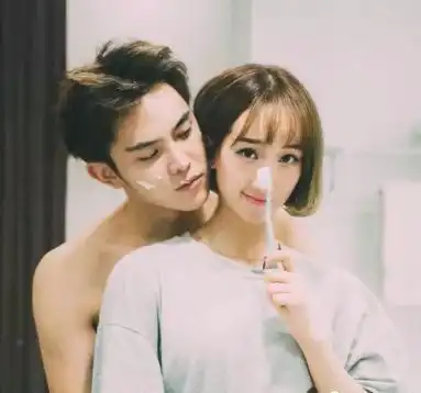 真心爱你的的情人,懂得这样联系男人,会让他对你日思夜想
