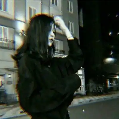 侧脸黑白女头像高冷网图女生孤独伤感头像
