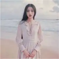 忧伤女生qq头像世间怂恿我们不要顾盼回眸
