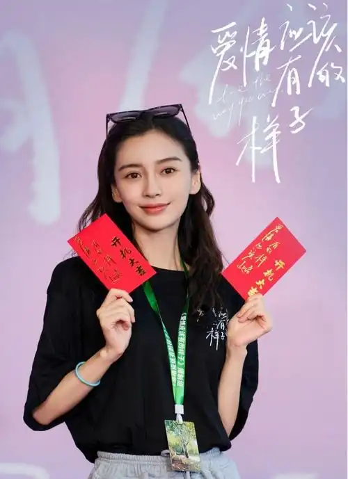 32岁baby新剧谈姐弟恋,与00后男演员拍情侣照不合适吧
