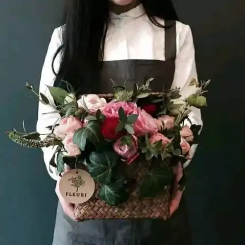 谁说插花一定要用花瓶
