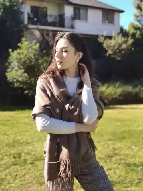 团美炸火遍全球的澳洲羊驼绒星空变色围巾,王妃明星都被圈粉

