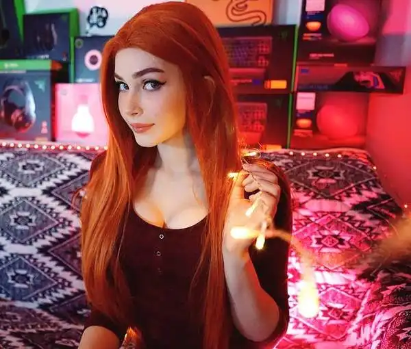 俄罗斯美女主播一姐美照爱玩lol百变cosplay
