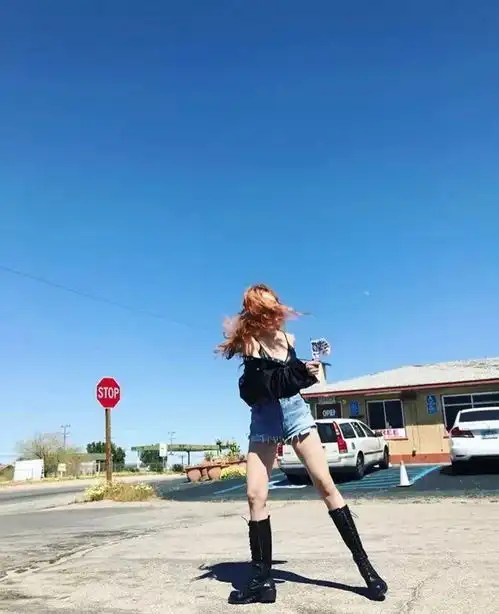 又甜又欲的猫系穿搭,今夏就做最撩人的猫系少女吧
