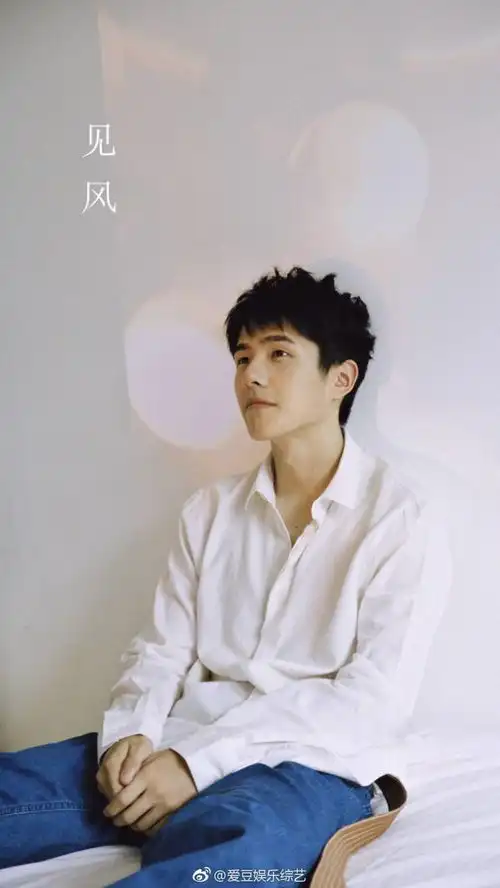 鹿晗这个前辈公...
