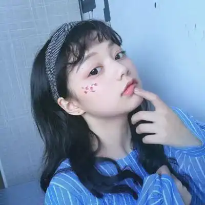 唯美忧郁蓝色系女生头像
