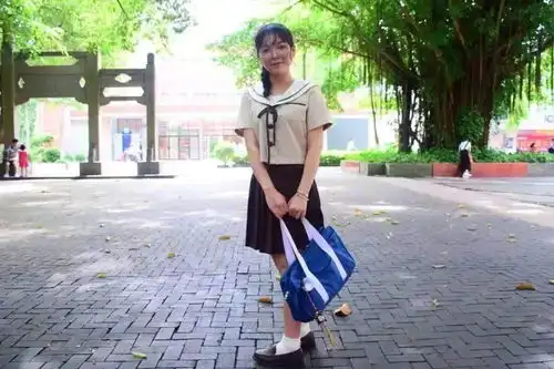 街拍9套最流行校园穿搭,你pick哪一款
