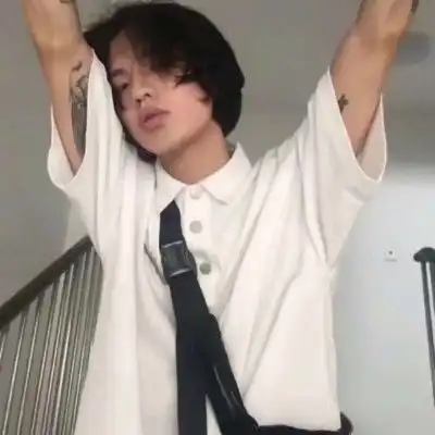 惊喜男头祝你顺利
