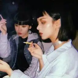 黑暗丧风格女头像抽烟黑暗系网图女生头像真人版
