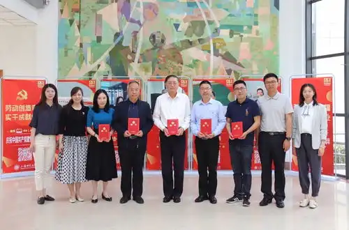 弘扬劳模精神,坚定青年使命学校邀请两位校友参与劳动教育宣传周系列活动
