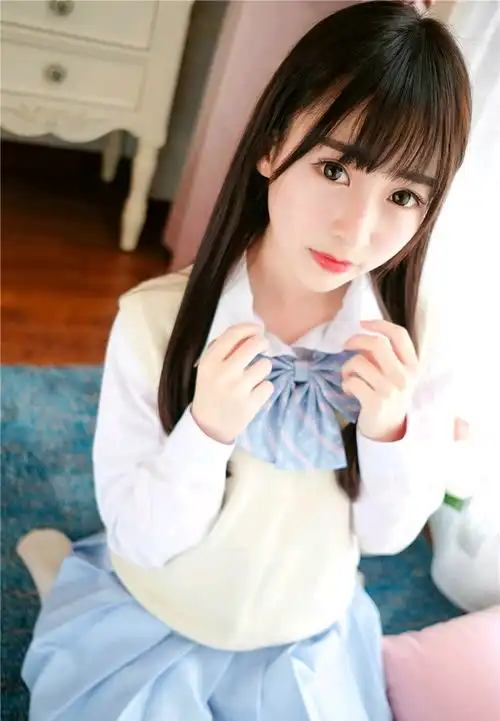清纯美女白丝美腿写真
