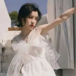 ins女头头像甜美,自己受了伤只有自己在乎
