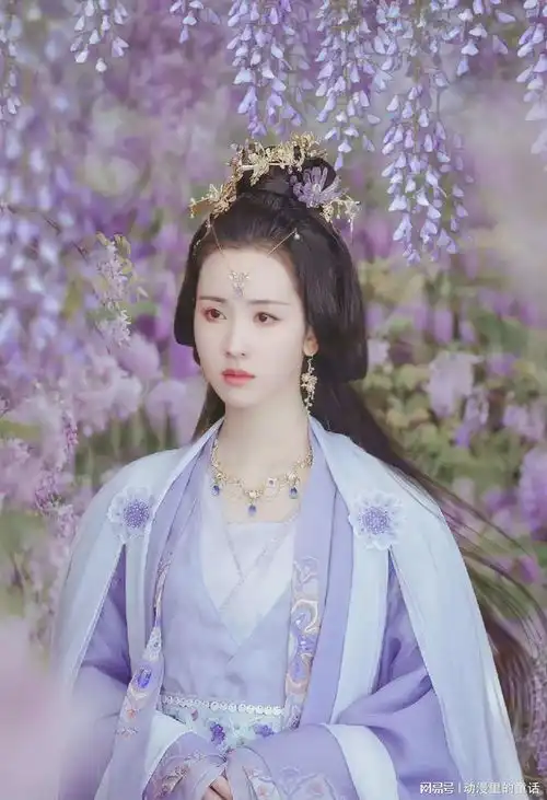 女明星古装紫色系装扮谁最美唐嫣霍思燕最经典,娜扎最惊艳
